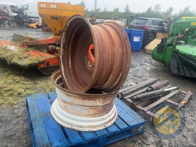 2x front 32inch Fastrac rims