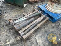 3x hydraulic rams - 2