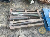 3x hydraulic rams - 3