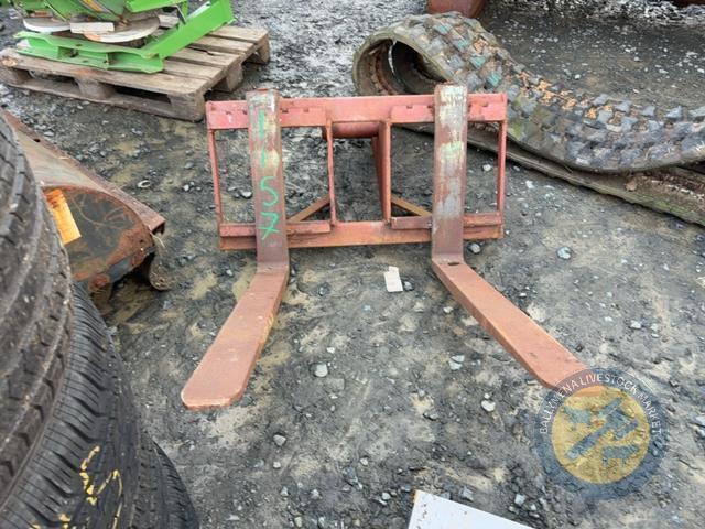 Pallet toes off a 8tn digger