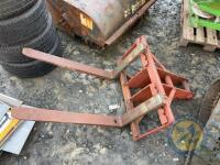 Pallet toes off a 8tn digger - 3