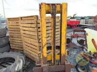 Yellow tractor forklift - 3