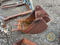 18inch digger bucket for Case 580 wheeled digger - 4
