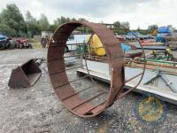 Round bale feeder - 3
