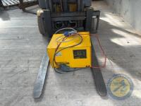 Jungheinrich forklift truck EFG 213 - 8