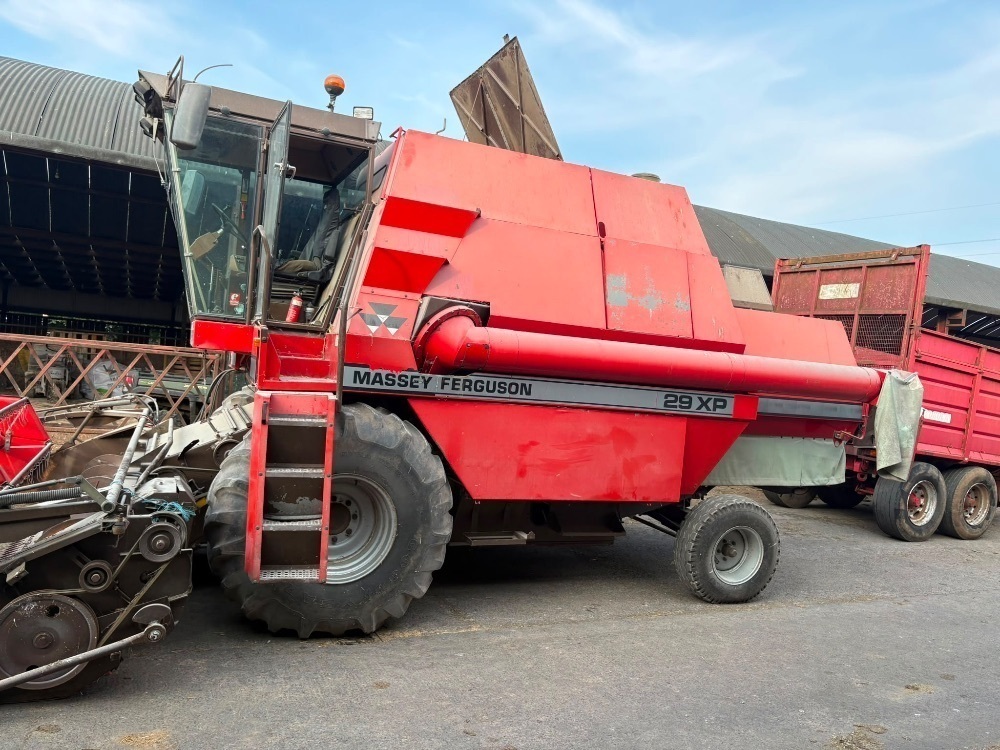 Massey Ferguson 29xp Combine 1989 (Collect from Vendor)