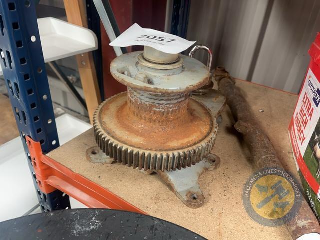 Roof winch
