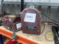 2x electric fencers - 2