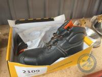 Size 8 boots - 2