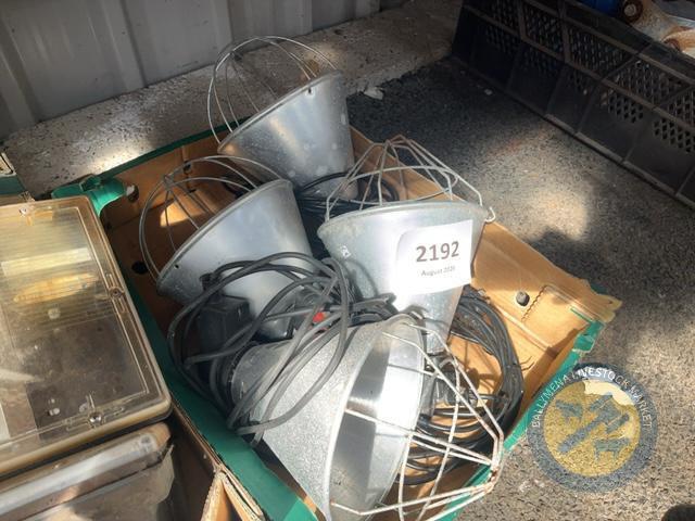 4 heat lamps
