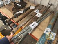 2x Ferguson steering bars
