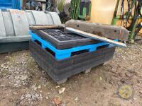 10 plastic pallets