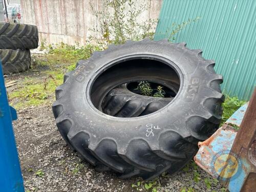 2x 520/85R38 BKT tyres