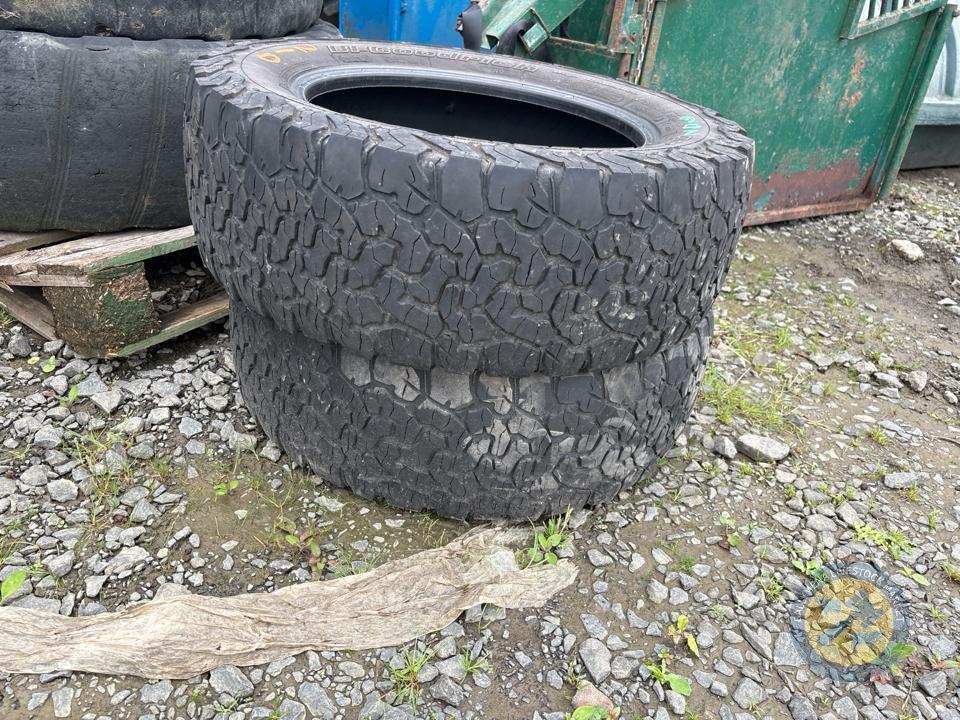 2x 18" Toyota pickup tyres