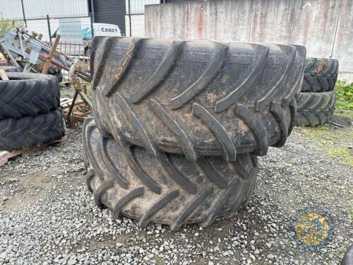 2x 30.5L R32 tyres