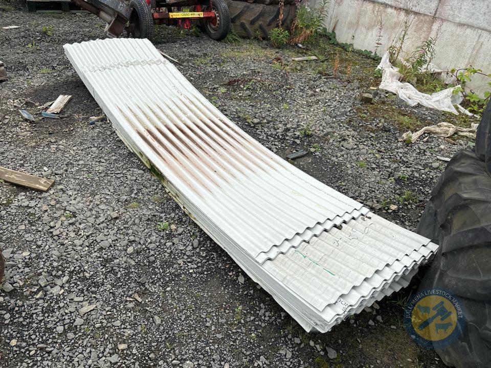 Curved corrugated tin