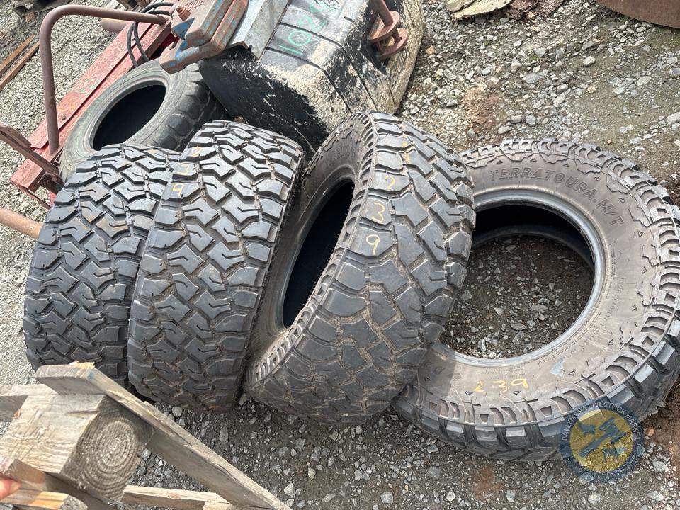 4x 285/70R17 rough terrain tyres
