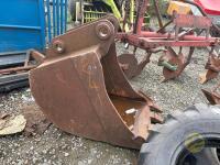 700 digging bucket