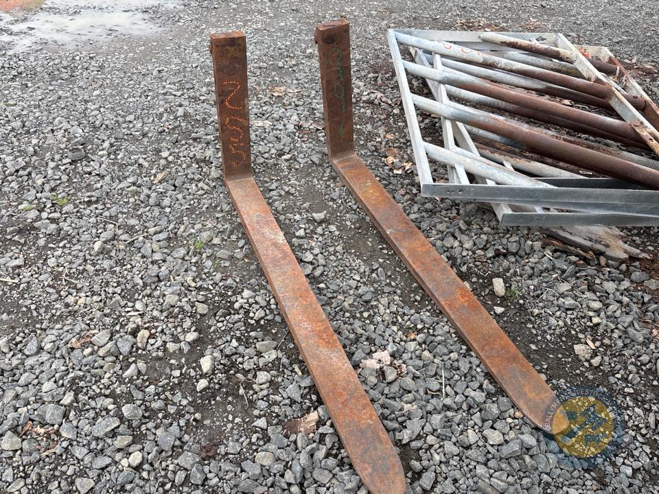 set of pallet toes