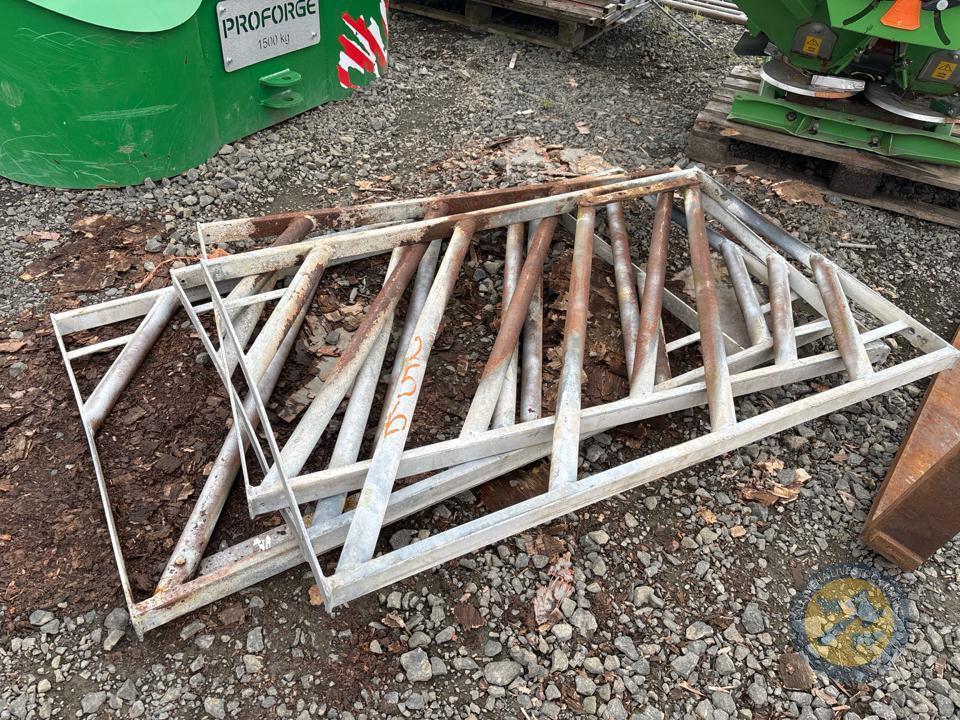 4 heavy duty cattle feed barriers