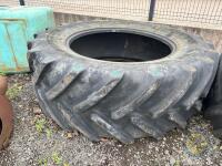 2x 650/65R42 tyre