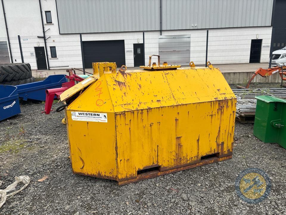 Western bunded fuel bowser