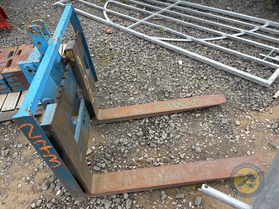 pallet toes on 3 point linkage