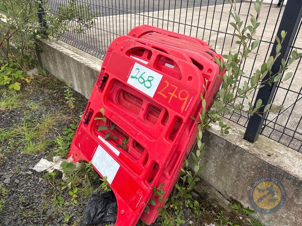 plastic barriers to make 5x5pen