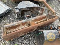 4-6 tonne bucket & hitch bundle - 2