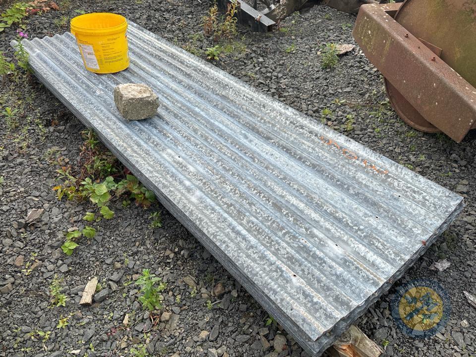40 sheets of heavy gauge corrugated tin 9.5ft long