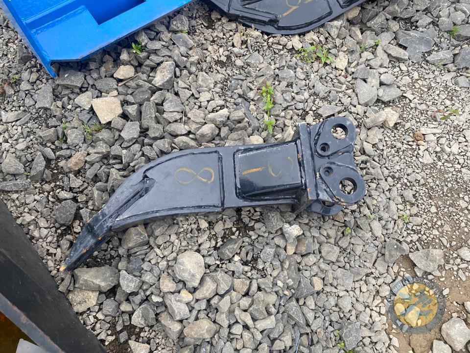Mini digger ripper
