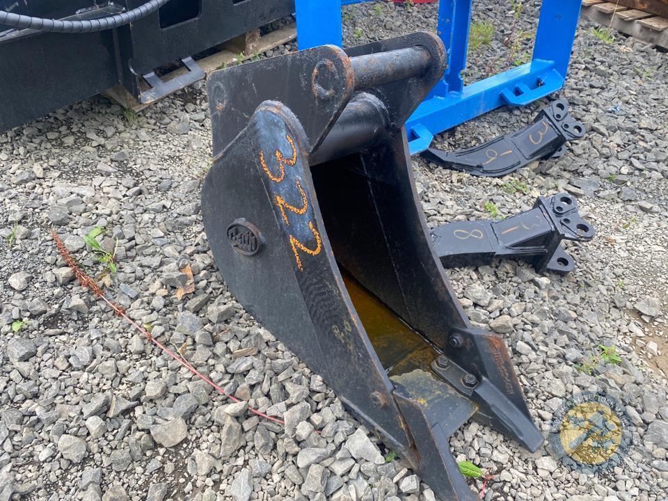 1 used 9' digger bucket 45mm pins to suit 4-6tonne digger. Manufactured by Geith
