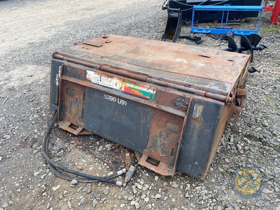 Bobcat sweeper for skidsteer
