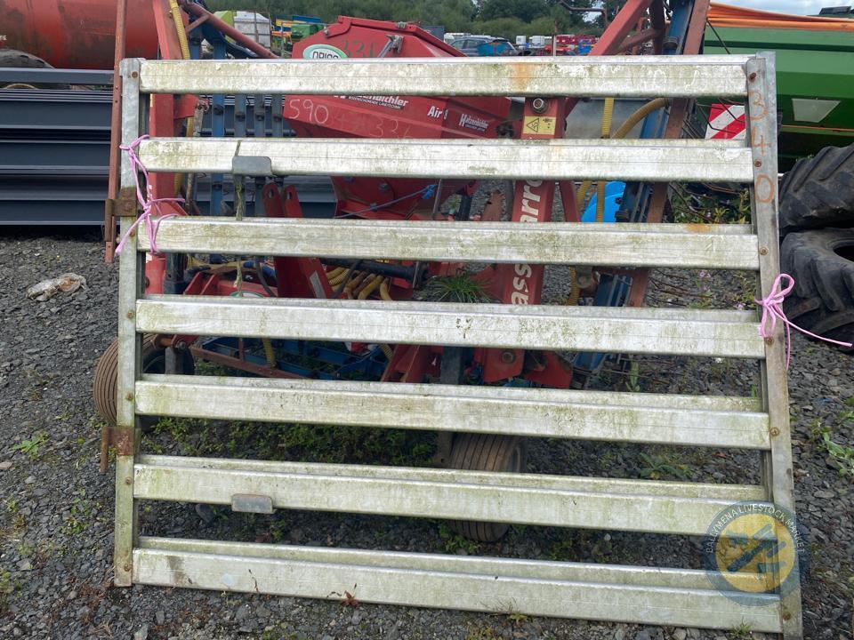 2 lorry cattle gates