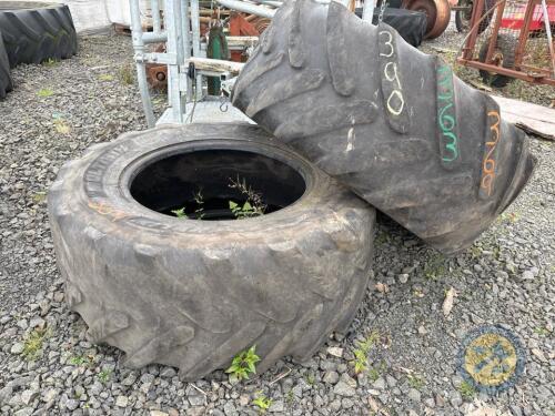 2x 440/65R24 tyres