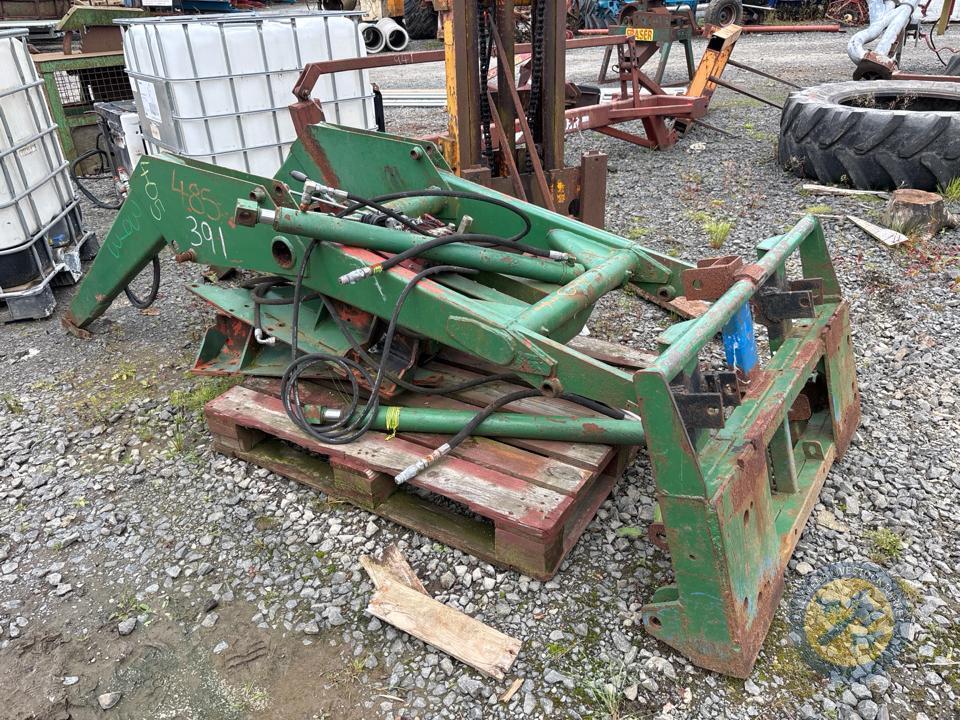 John Deere 2140 loader