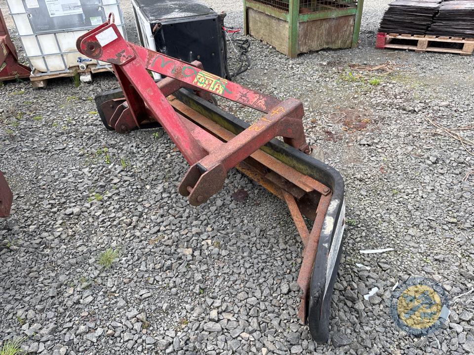 Foster yard scraper