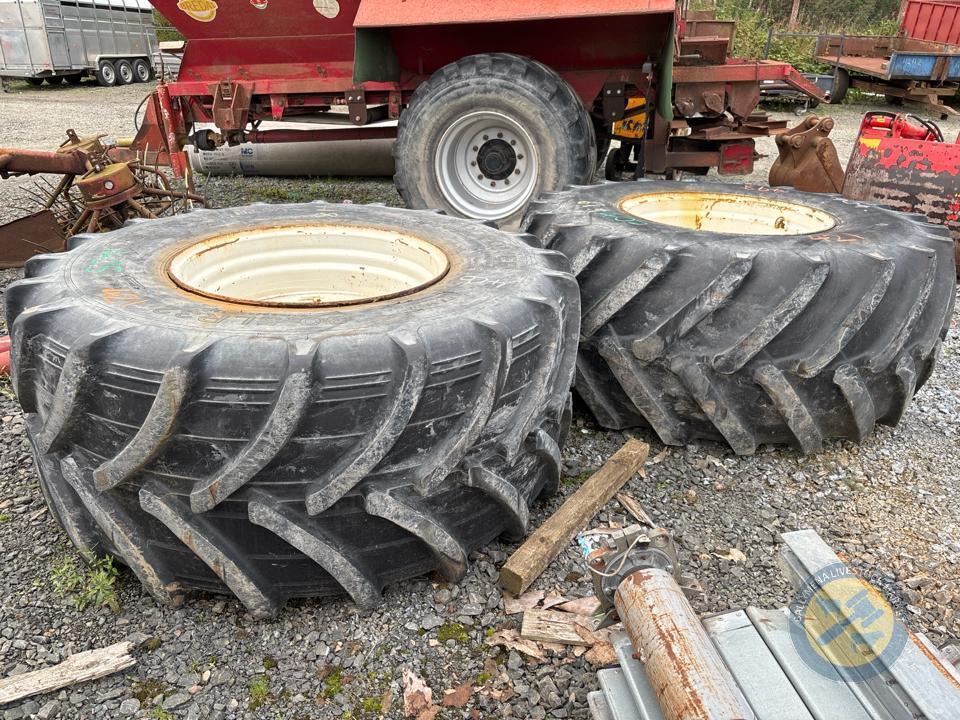 2 800/R32 tyres & rims