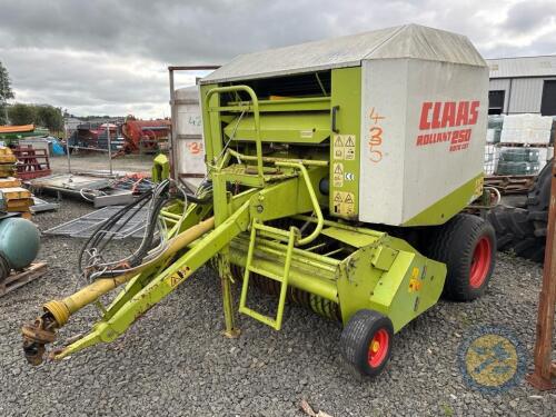 Claas rollant round baler