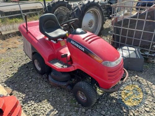 Honda 2417 Ride on lawnmower