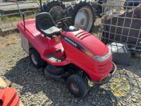 Honda 2417 Ride on lawnmower
