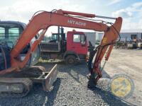 Hitachi 70 7 tonne digger & buckets - 4