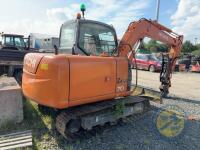 Hitachi 70 7 tonne digger & buckets - 8