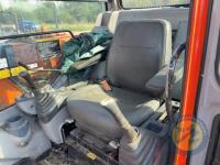 Hitachi 70 7 tonne digger & buckets - 14