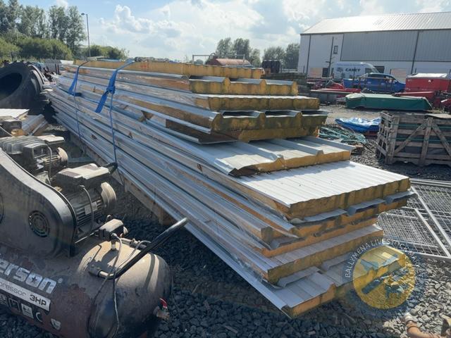 2 bundles of insulation panel