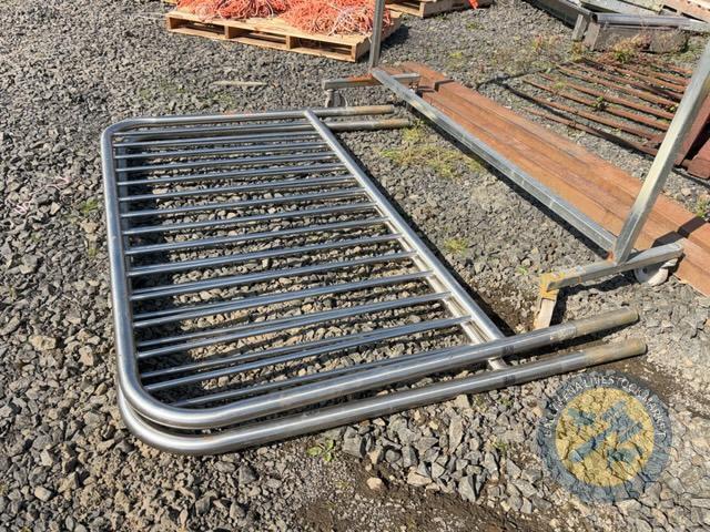 2 stainless steel panels