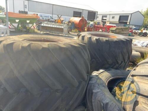 2 66/45/25 Terra tyres & rims