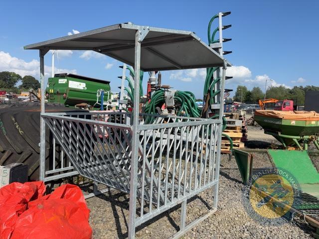 Round bale feeder