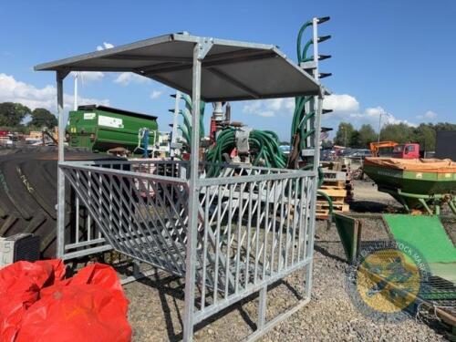 Round bale feeder