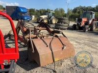 Massey Ferguson loader with brackets, stand and bucket - 3